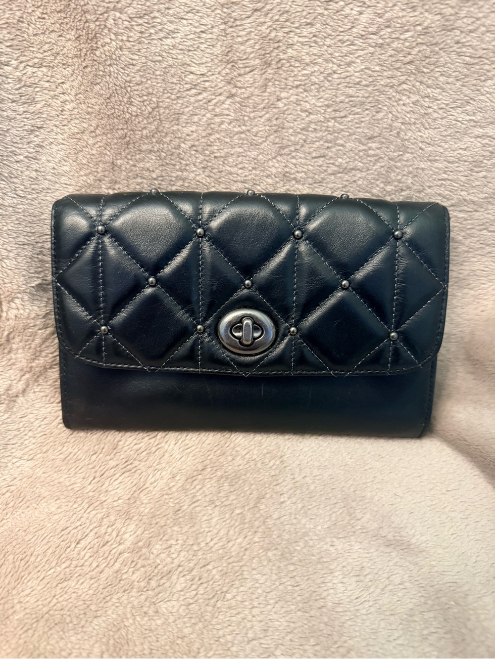 Quilted Coach Black Leather Turn-Lock Women's clutch